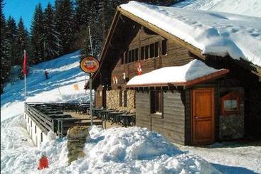 هتل Hostel Le Poussin