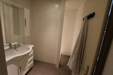 هتل Hostel Le Poussin
