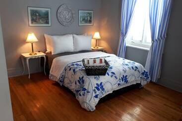 פונדק L'auberge De Quai