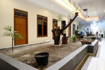 هتل Oyo 1612  Central City