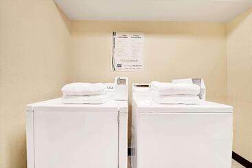 호텔 Days Inn By Wyndham Dallas Plano