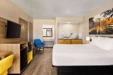 فندق Days Inn By Wyndham Mccomb Ms