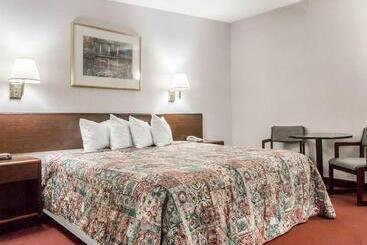 호텔 Rodeway Inn & Suites New Paltz  Hudson Valley