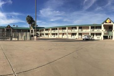 Отель Days Inn By Wyndham Safford, Az