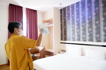 Blitz Hotel Batam Centre