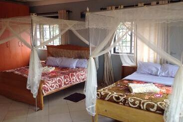 بنسيون Amari Comfort Homes