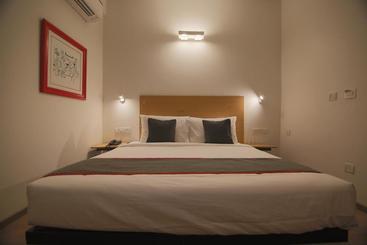 בית מלון כפרי Super Townhouse Airport Road