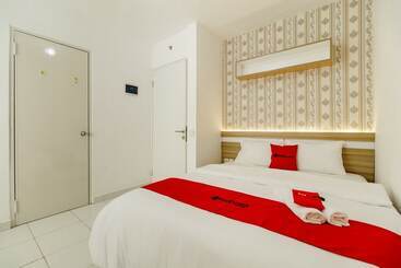 Пансион Reddoorz Apartment @ Aeropolis Tangerang