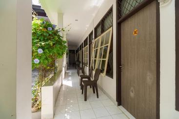 پانسیون Reddoorz@ Cangkring Street Cirebon
