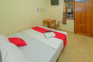 پانسیون Reddoorz@ Cangkring Street Cirebon