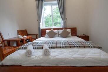 ペンション Nhà Nghỉ Hoa Phát