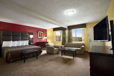 هتل Days Inn By Wyndham Dallas Irving