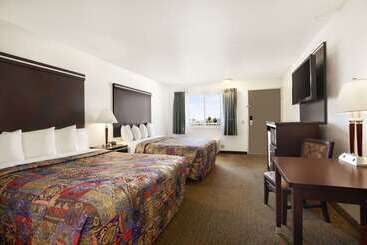 هتل Days Inn By Wyndham Oceanside