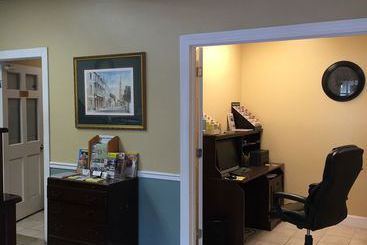 هتل Days Inn By Wyndham Charleston Historic District