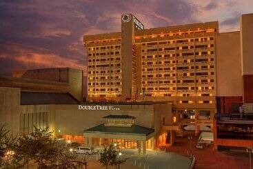 هتل Doubletree By Hilton Little Rock