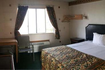 هتل Downey Inn Luxury Suites
