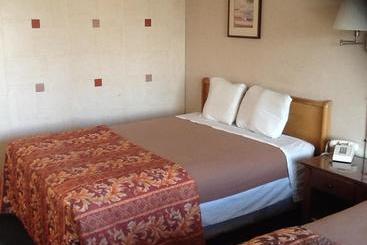 هتل Downey Inn Luxury Suites