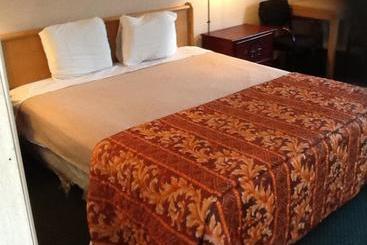 هتل Downey Inn Luxury Suites