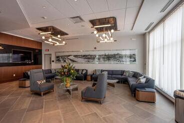 ホテル East Avenue Inn Downtown 