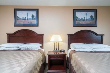 فندق Howard Johnson By Wyndham West Fargo