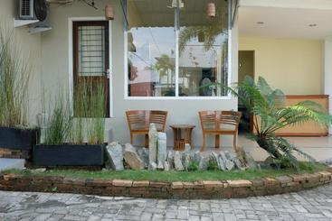 هتل Oyo 1151 Ww House