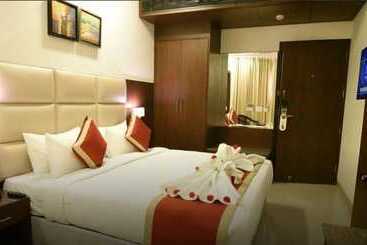 Отель Mandarin Square