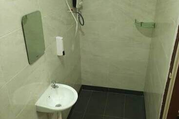 בית מלון כפרי Mn Ferringhi Inn