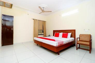 فندق Chinar By Oyo Rooms