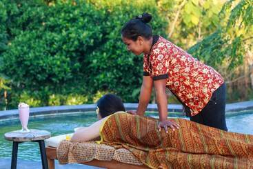 تختخواب و صبحانه The Lavana Tanjung Lima Laboan Bajo Villas