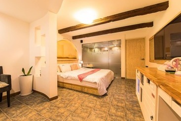 Belita N Goodtime Drivein Motel