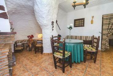 Cuevas Al Qulayat