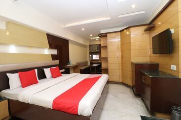 هتل Collection O 3504 Vivek International