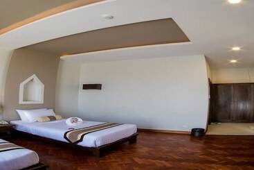 هتل Lustre Bagan Resort