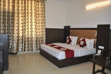 Hotel Malabar Inn By Mtmc Rooms, Katra