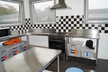 هاستل Rooftop Travellers Lodge