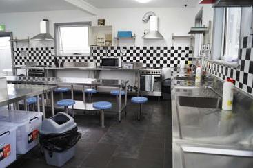 هاستل Rooftop Travellers Lodge