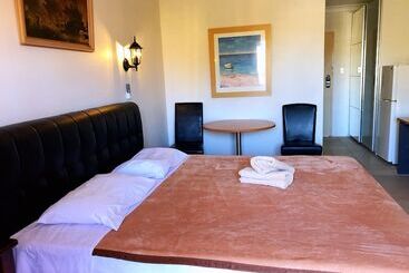 Central Jetty Motel
