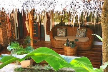 هتل La Colonial Resort