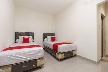 ホテル Reddoorz Syariah Near Universitas Serambi Mekkah