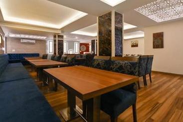 هتل Treebo Tryst Rv Inn