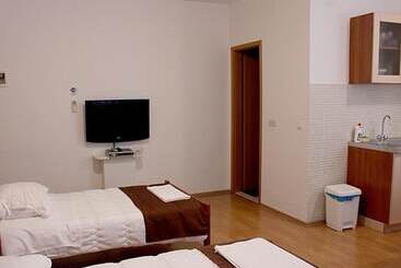 פנסיון Apartmani Krka Rooms