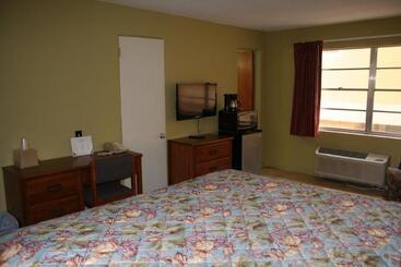 Driftwood Beach Motel