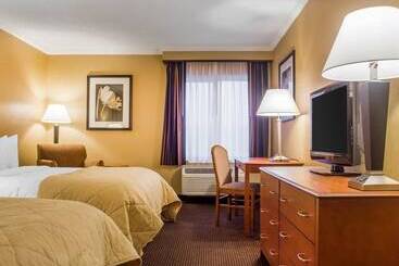 Clarion Hotel & Suites Riverfront