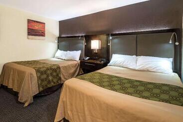 هتل Econo Lodge Rutland City Near Hwy 7