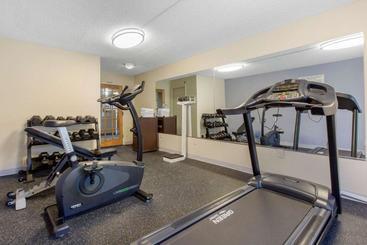 هتل Quality Inn Airportnear Uptown