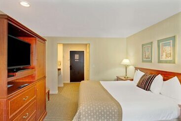 فندق Ramada By Wyndham Draper