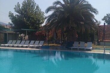 בית מלון כפרי Ares Tatil Koyu