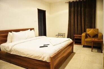 هتل Baiti Furnished Apartments