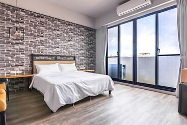 پانسیون Turn Left B&b