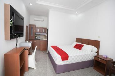 پانسیون Reddoorz Syariah Near Bundaran Joeang